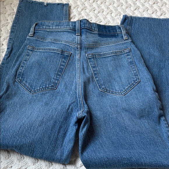 Abercrombie & Fitch Women's Straight Leg Blue Jeans with raw hem. Inseam 27 - Picture 3 of 4